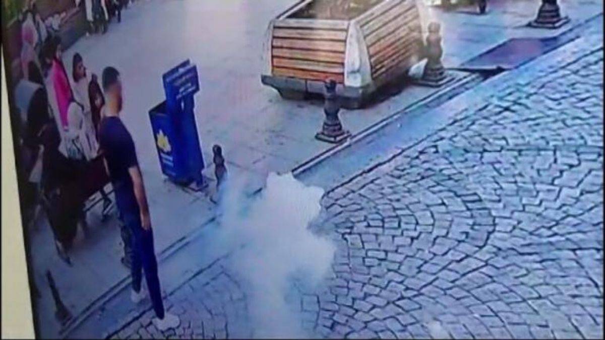 Yolda yürürken cep telefonu yandı