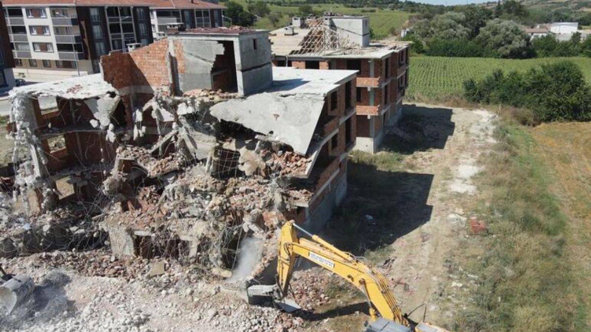 Önce inşaat izni çıktı, sonra yıkım kararı alındı