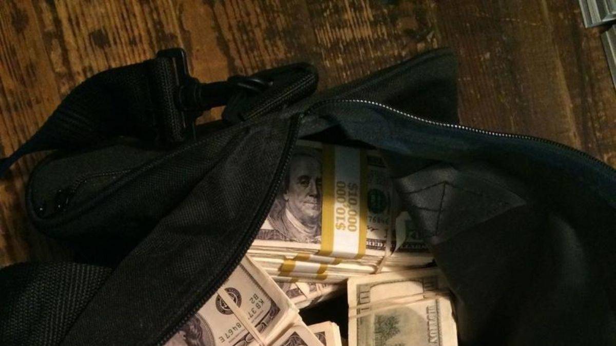 Bulduğu para dolu çantayı polise teslim etmeyince tutuklandı