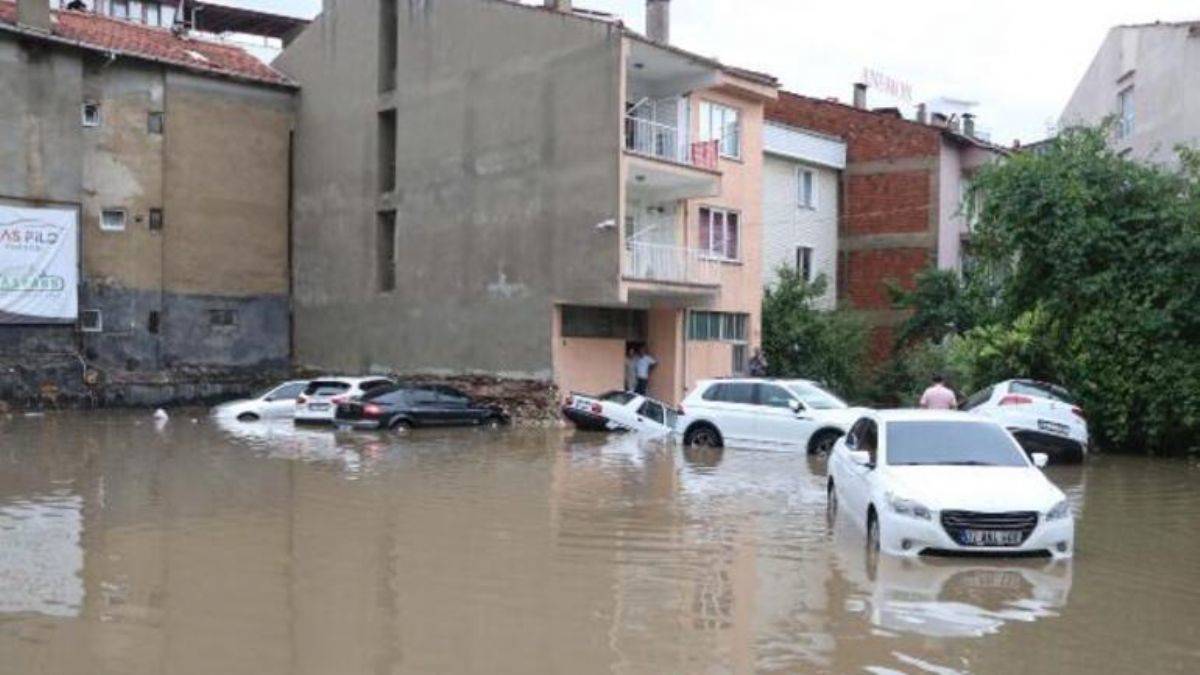 Uşak'taki sel felaketinden görüntüler