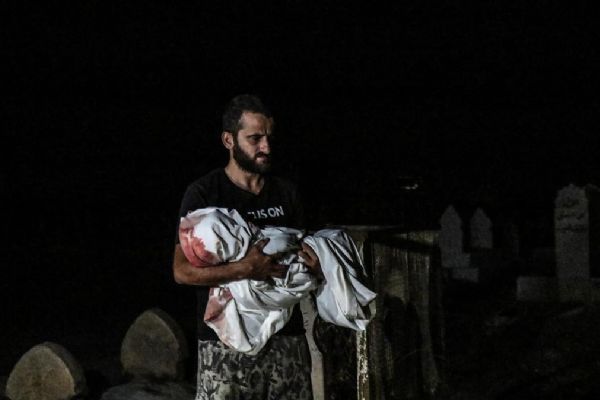 Esed rejiminin İdlib'e saldırısında bir bebek öldü