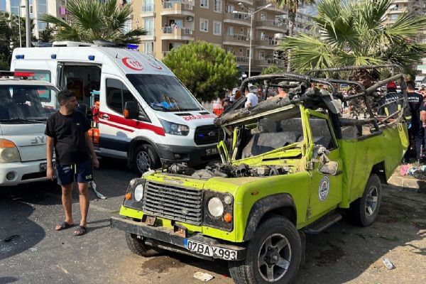 Antalya'da trafik kazası: 2 ölü