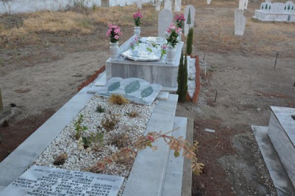 Batı Trakya'da Türk mezarlığına saldırı