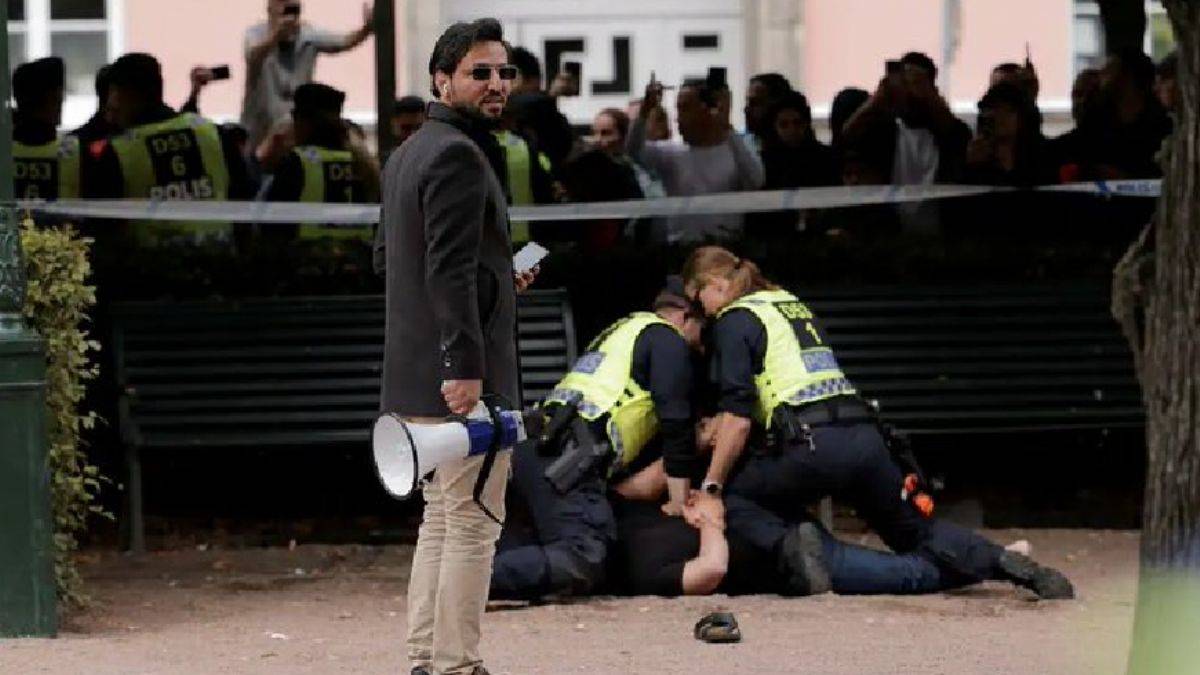 Kur'an'a saldırıyı engellemeye çalışan 15 kişiye gözaltı