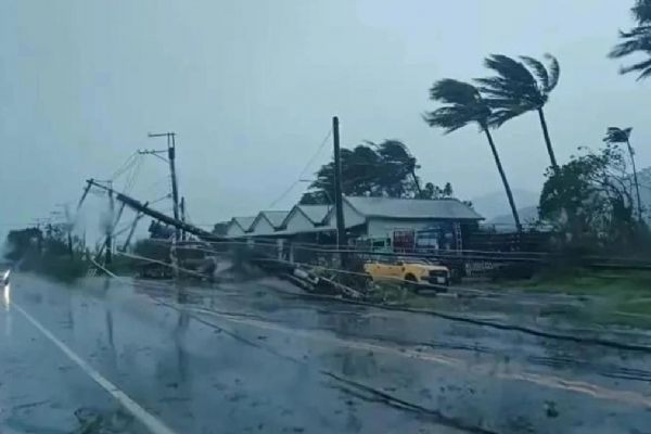 Filipinler'de etkili olan tayfun 514 binden fazla insan etkiledi