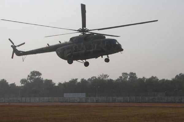 Pakistan deniz kuvvetlerine ait askeri helikopter düştü: 3 asker öldü