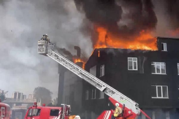 Ataşehir'de büyük yangın