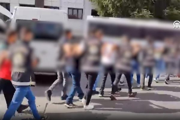 İstanbul merkezli suç örgütü operasyonu! Gözaltına alınan şüphelilerden 9'u tutuklandı