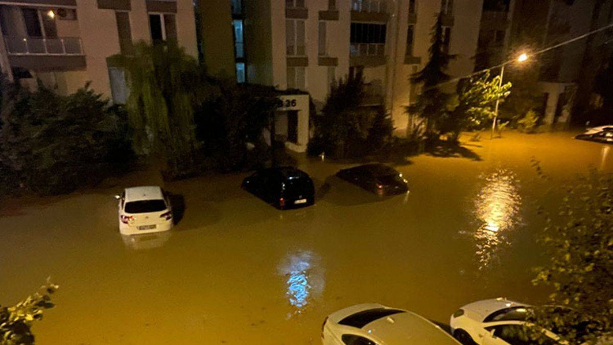 İstanbul'da sel: Ölü sayısı 2'ye yükseldi