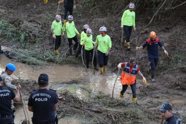 Aksaray'daki selde kaybolan bebeği arama çalışmaları sürüyor