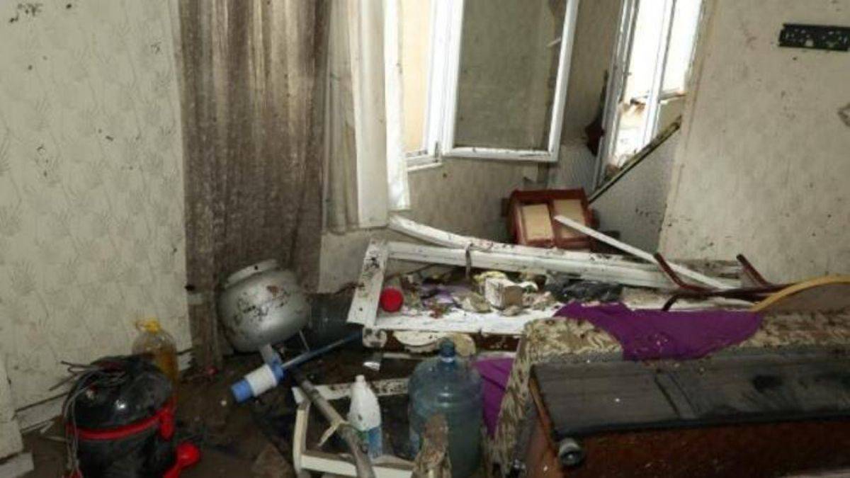 Arnavutköy'de kapı-duvar yıkan sel