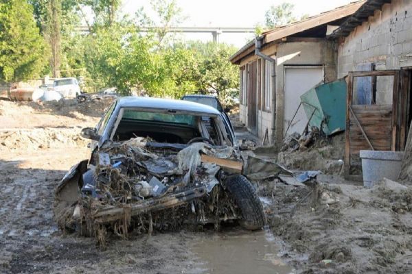 Sel Bulgaristan'ı da vurdu: 2 ölü