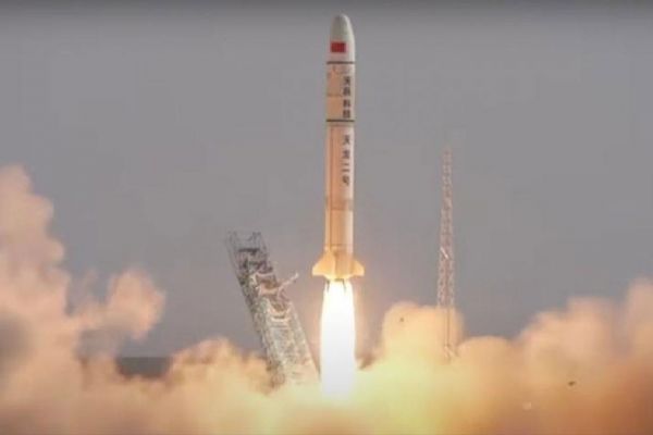 ABD'li SpaceX'e Çin'den rakip! CERES-1 roketi denizden fırlatıldı