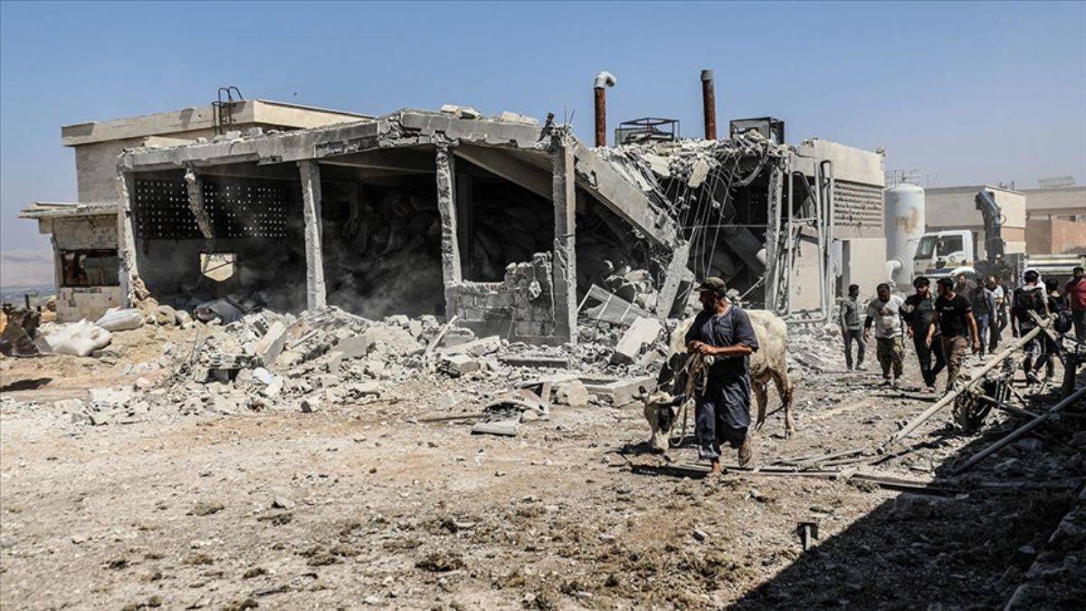 Suriye ve İran saldırıyor, İdlib boşalıyor