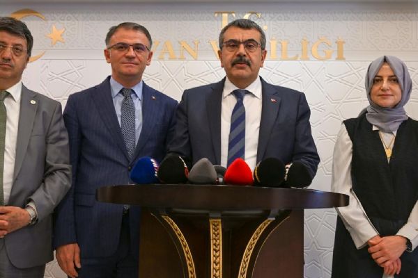 Milli Eğitim Bakanı Tekin Van'da: 3 bin 695 olan derslik sayısı 11 bin 464'e yükseldi