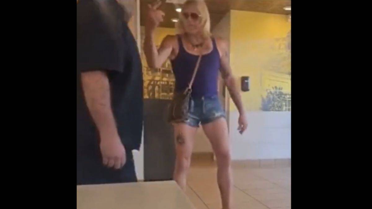 Kadınlar tuvaletine eşcinsel girince ortalık karıştı