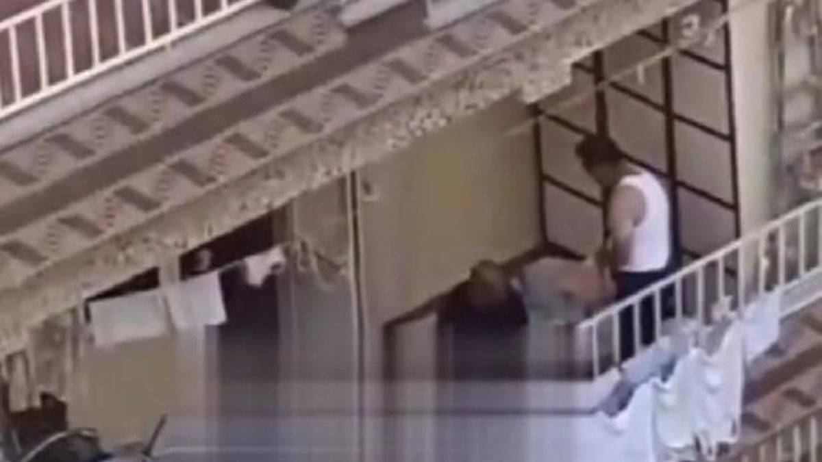 Balkonda felçli hastaya şiddete gözaltı