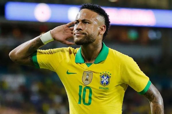 Neymar, Pele'nin rekorunu kırdı!