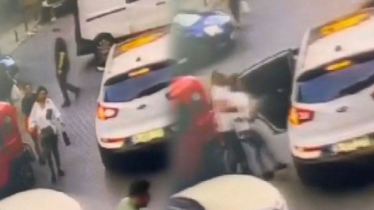 Gaziosmanpaşa'da film gibi olay... Caddede yürüyen kadın kaçırıldı!