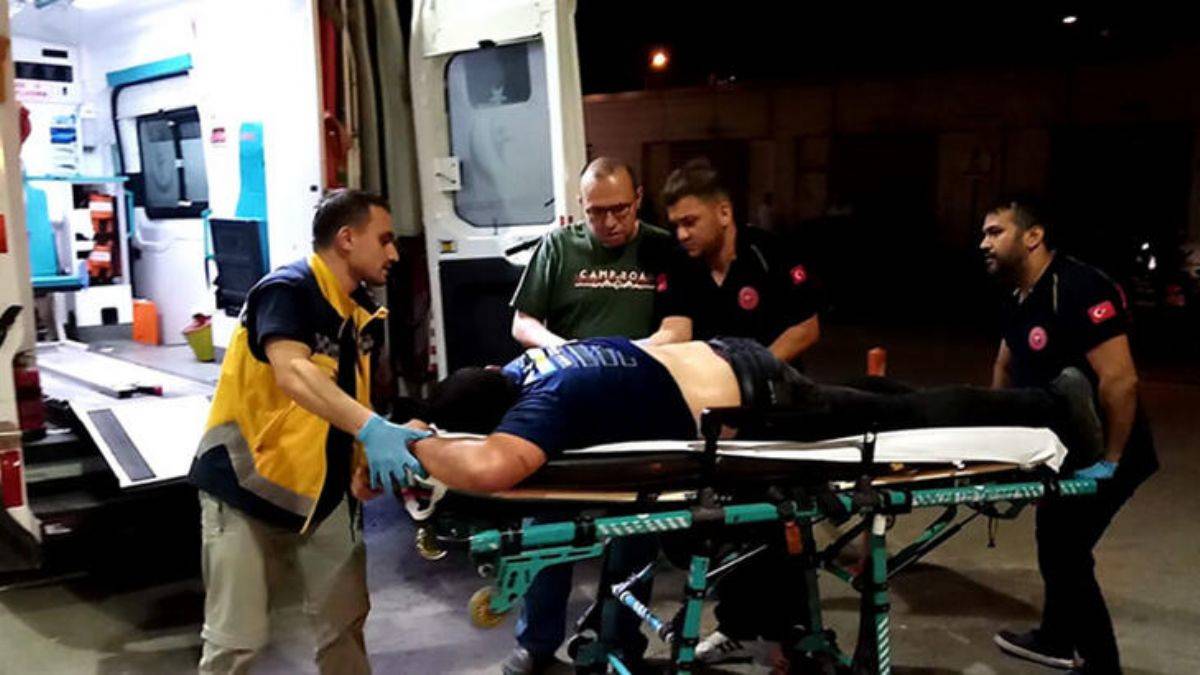 'Adamsan bıçakla' dedi, sırtından bıçaklandı