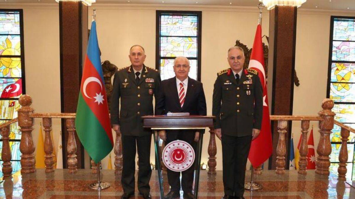 Gerilim tırmanıyor; Azeri Genelkurmayı Ankara'da