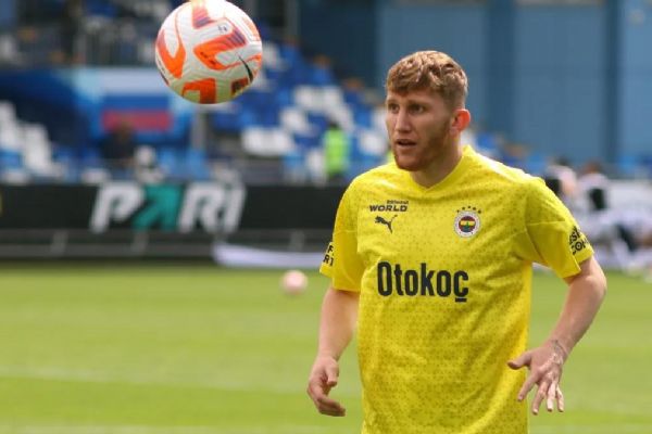 Fenerbahçe'de iki futbolcu gözden çıkarıldı