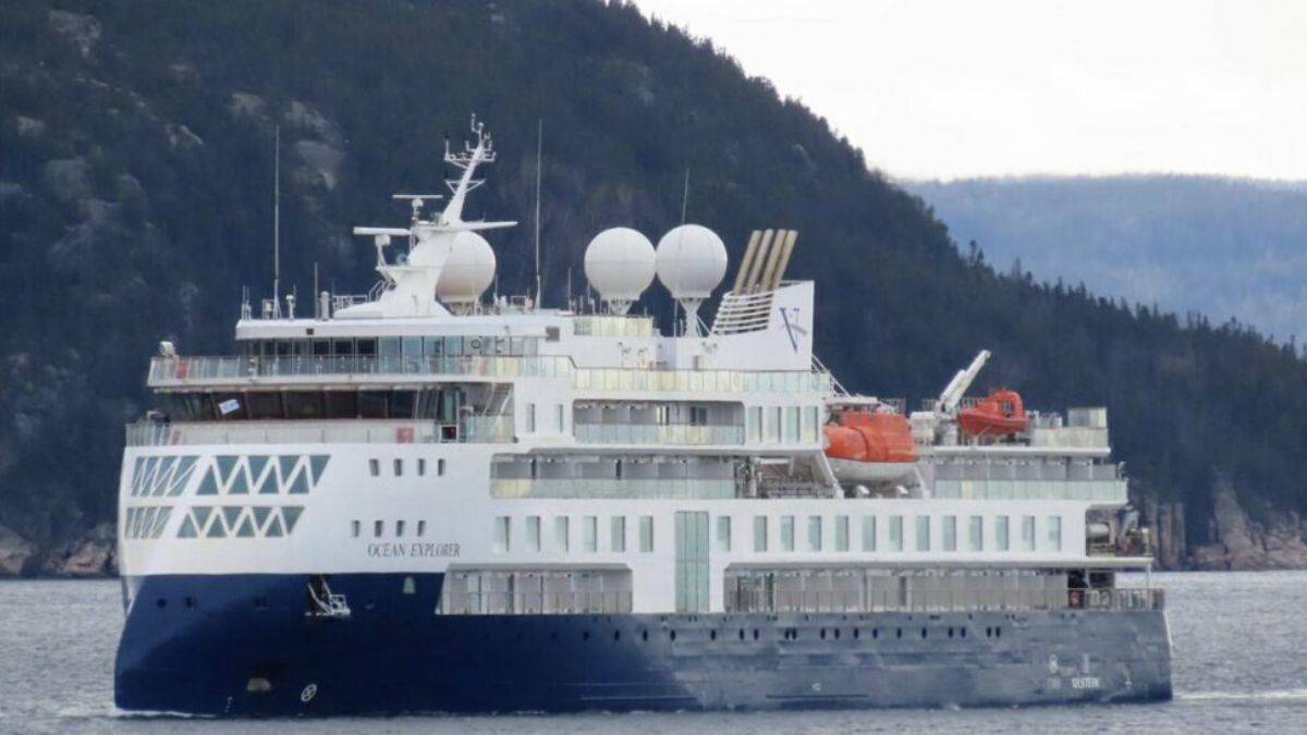 206 yolcu taşıyan gemi karaya oturdu