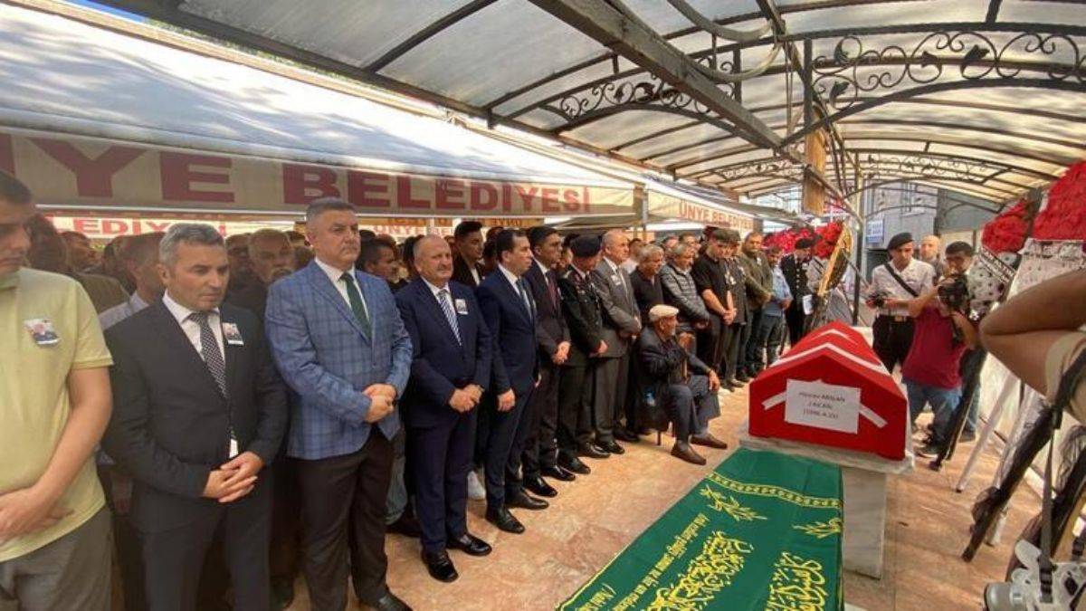 Kalp krizinden ölen albay, son yolculuğuna uğurlandı