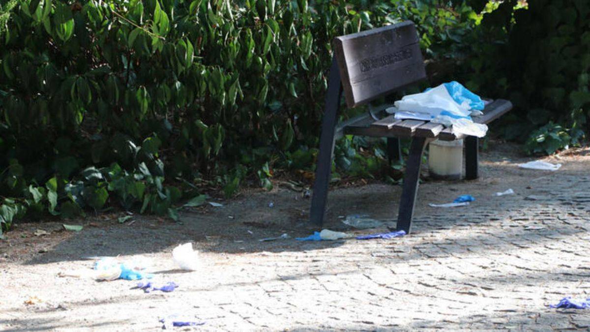 Eski eşini parkta silahla öldürdü