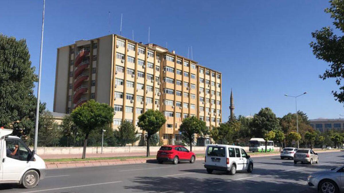 Emniyet müdürlüğünde polis memuru, teknikeri öldürdü