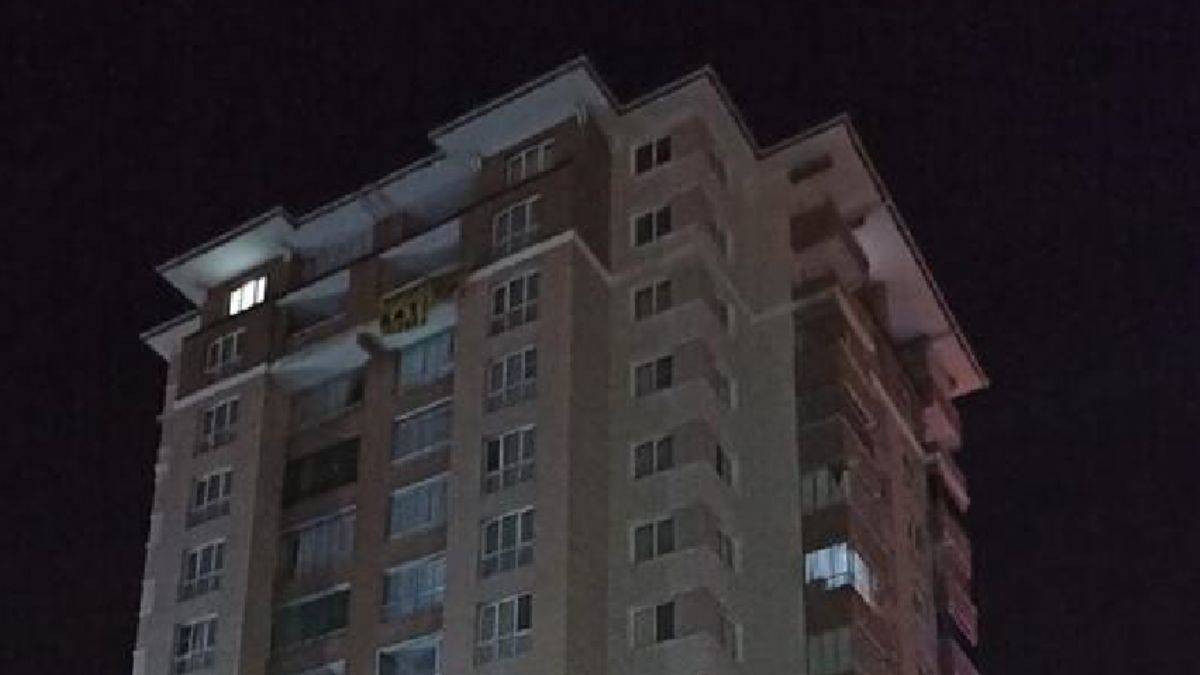 2 genç kız 15 katlı binanın çatısından atladı