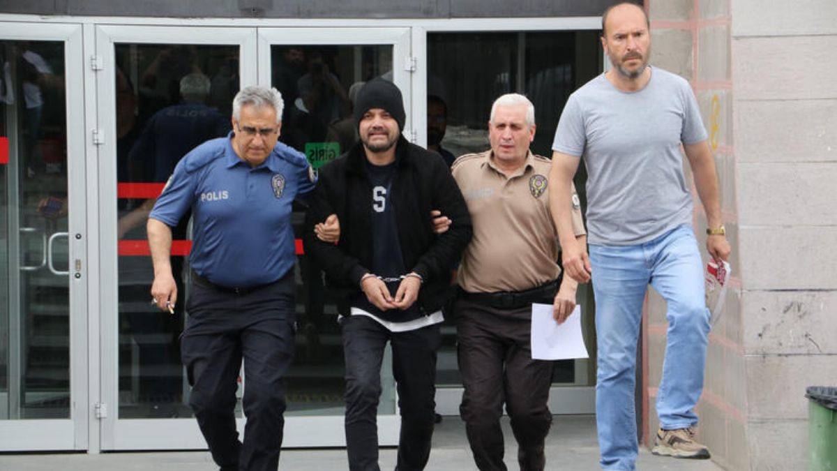 Bıçak kırılana kadar sapladı, ifadesi ortaya çıktı