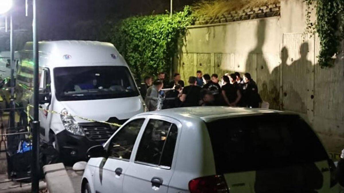 Eski eşini bıçakla yaraladı, erkek arkadaşını silahla öldürdü