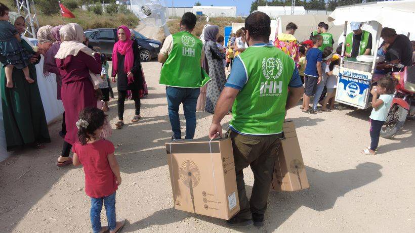 İHH deprem bölgelerinde 2 bin 750 adet vantilatör dağıttı