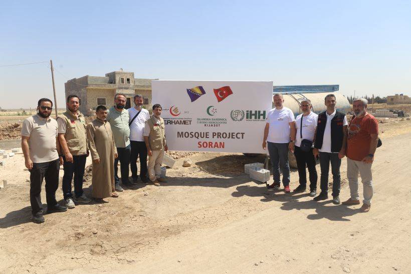 Bosna halkı Suriye’de depremin yaralarını sarıyor