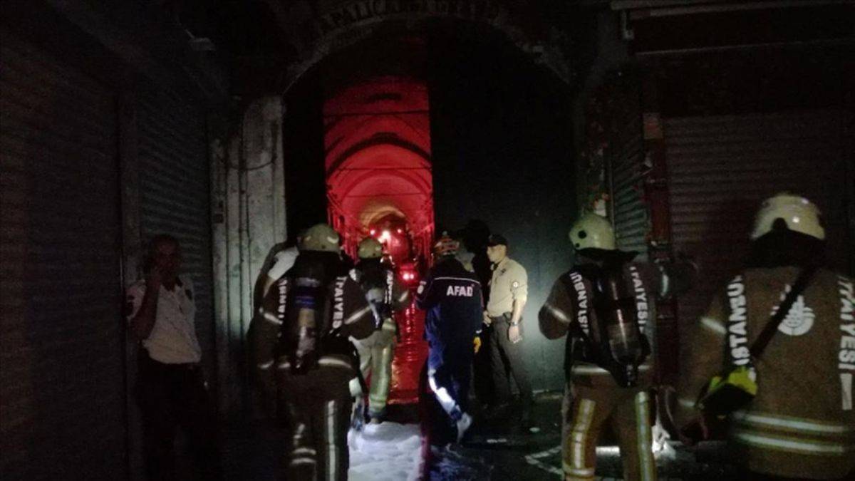 İstanbul'da Kapalıçarşı'nın çatısında yangın