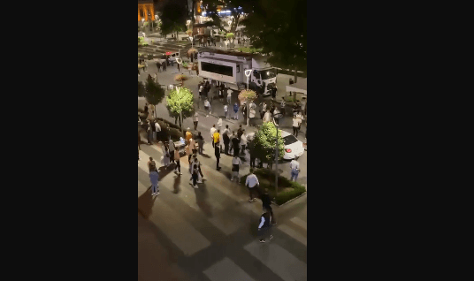 Trabzon Meydan Parkı savaş alanına döndü! Arap turist yere yığıldı