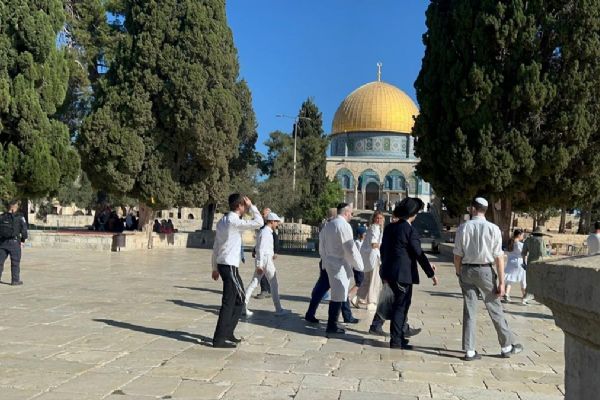 Fanatik Yahudi yerleşimcilerden Mescid-i Aksa'ya baskın