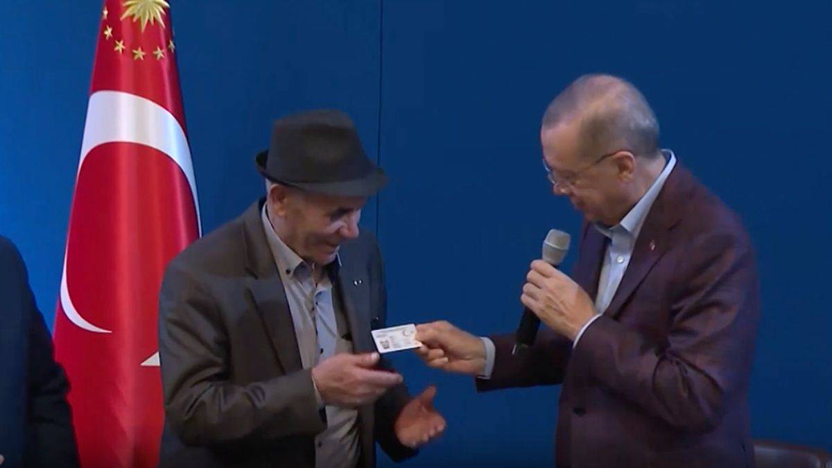 'Allah Türkiye'yi başkalarının eline düşürmesin'