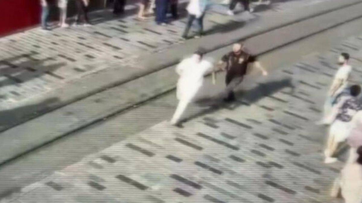 Beyoğlu'nda izinsiz gösteriye 42 gözaltı