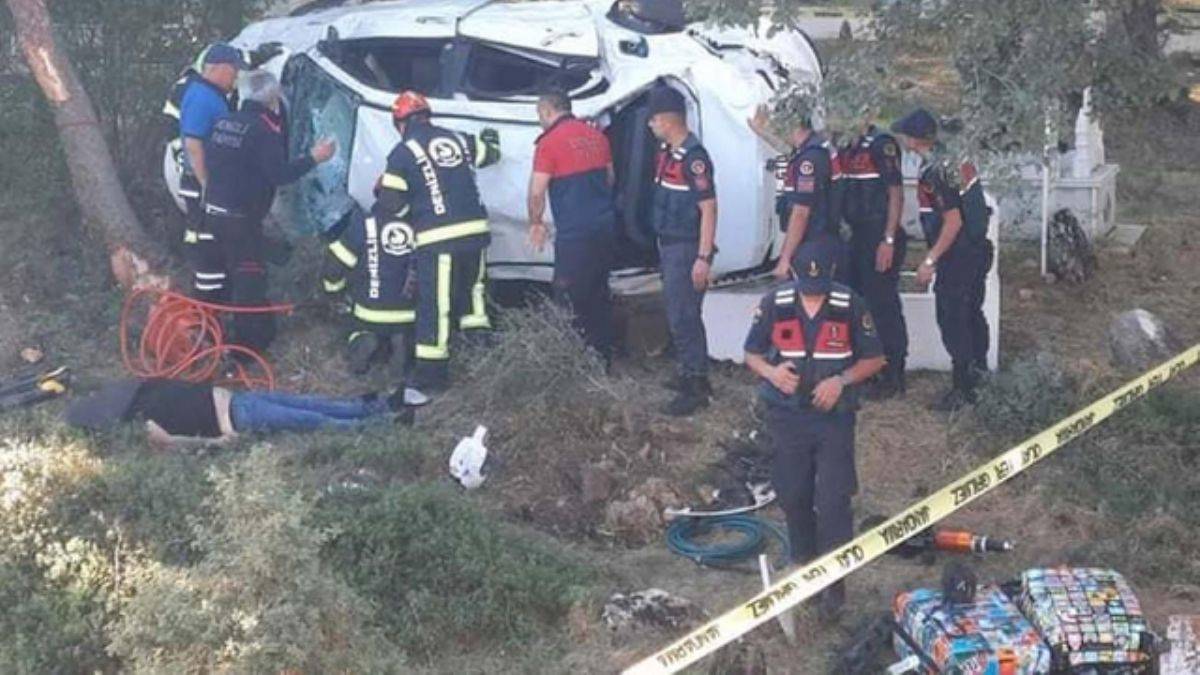 Elektrikli bisiklete çarpan araç mezarlığa yuvarlandı: 3 ölü