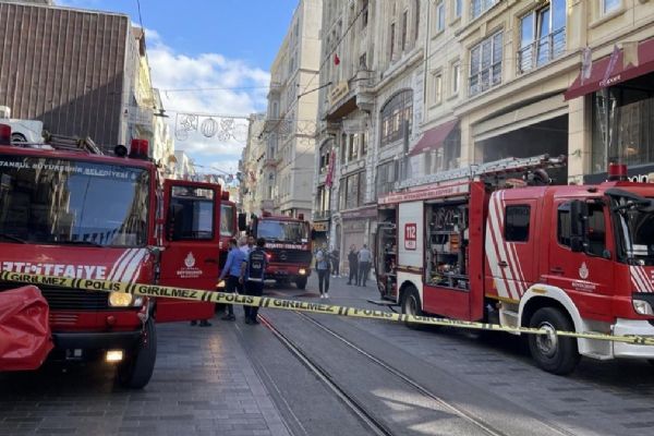 Beyoğlu'nda iş merkezinde yangın