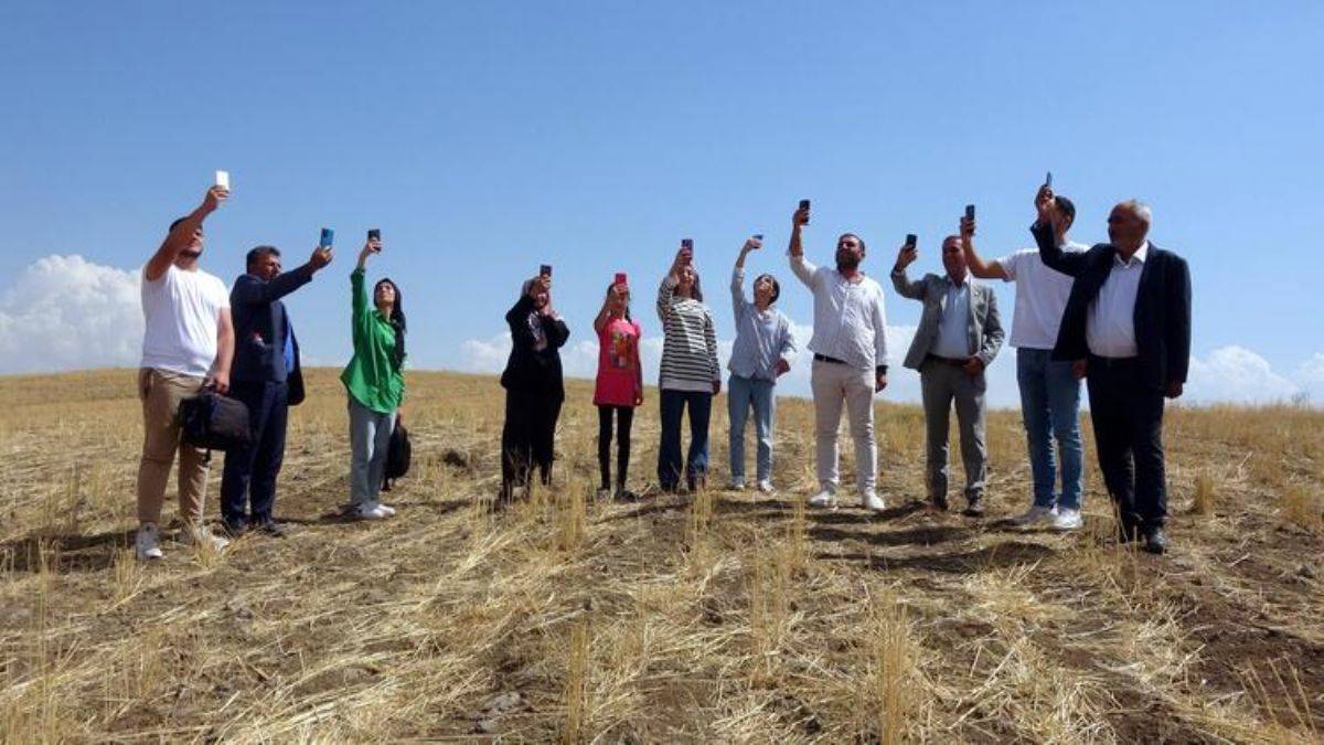 'Burada çekmiyor, tepeye çıkalım'
