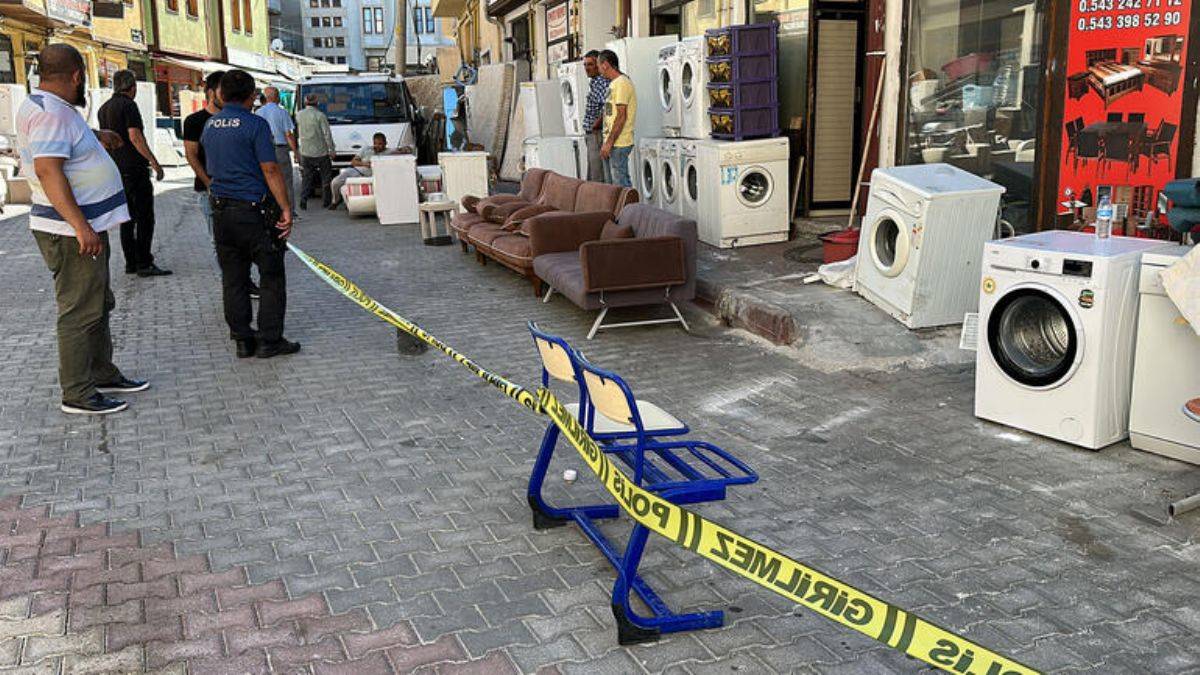 Uyuşturucuya alıştırdığı için iş yerine saldırdı