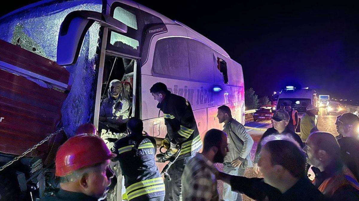 Erzurum'dan yolcu otobüsü kazası: 2 ölü, 18 yaralı