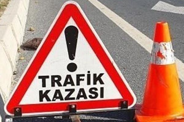 Antalya'da otomobil şarampole devrildi: 2 ölü