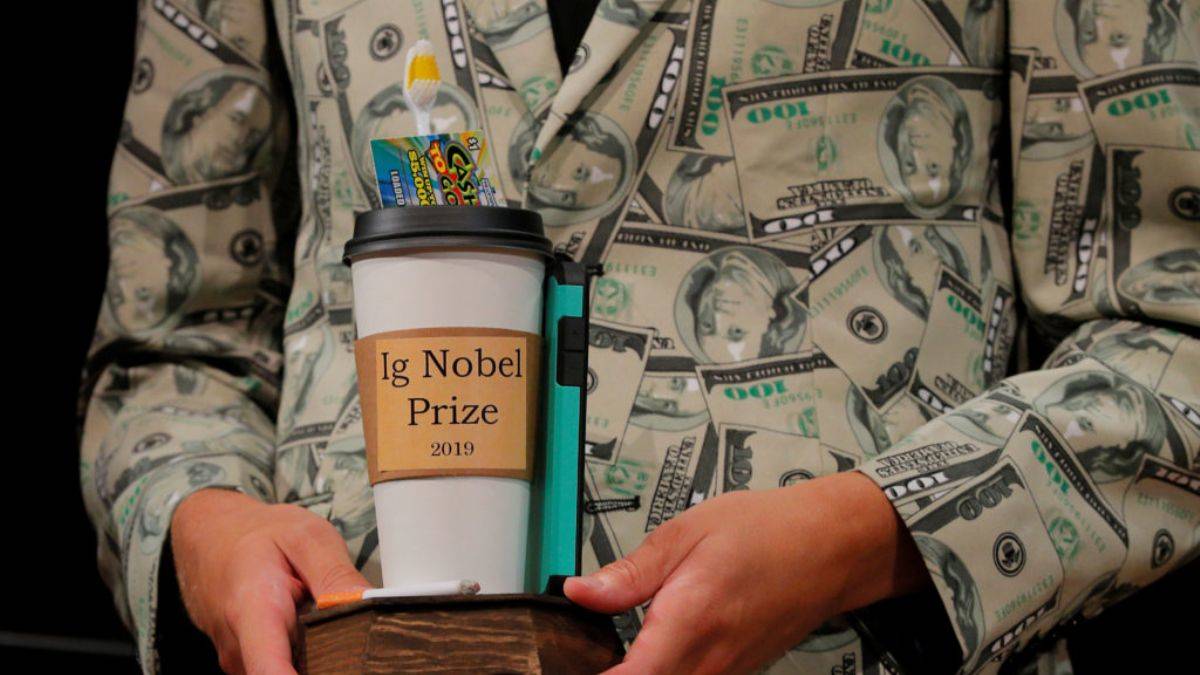 Lüzumsuz işlerde Nobel ödülleri: 'Kayaları yalama'