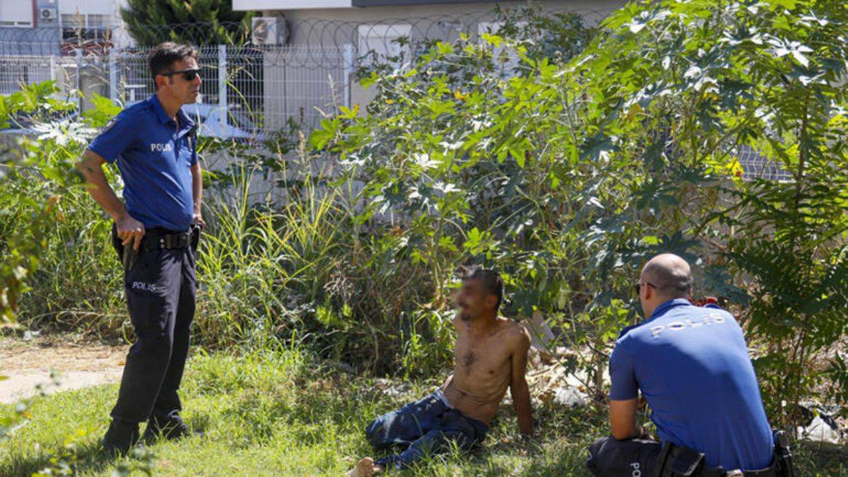 'Ben insan değil miyim' diyerek kendini salıncağa bağladı