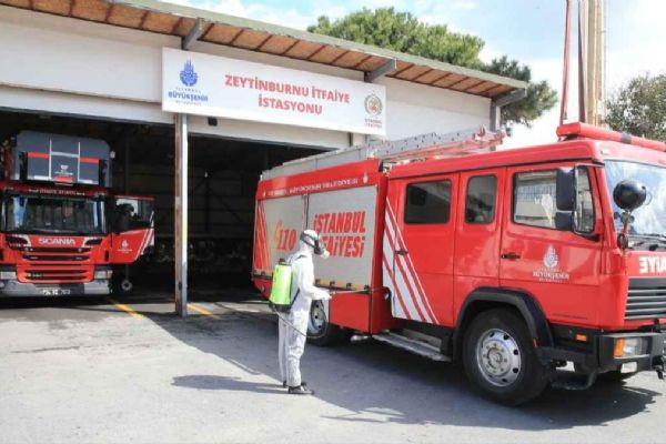 Zeytinburnu'nda 5 katlı binada yangın çıktı