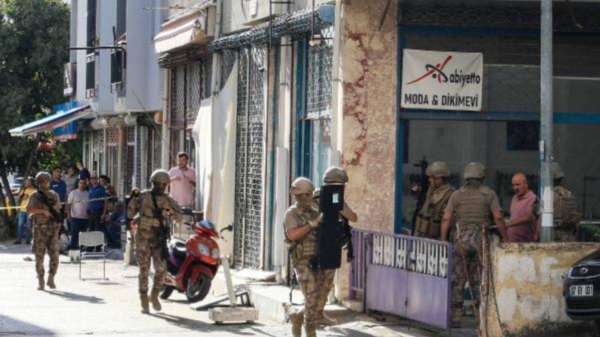 Annesini rehin alan şüpheli hastanede öldü